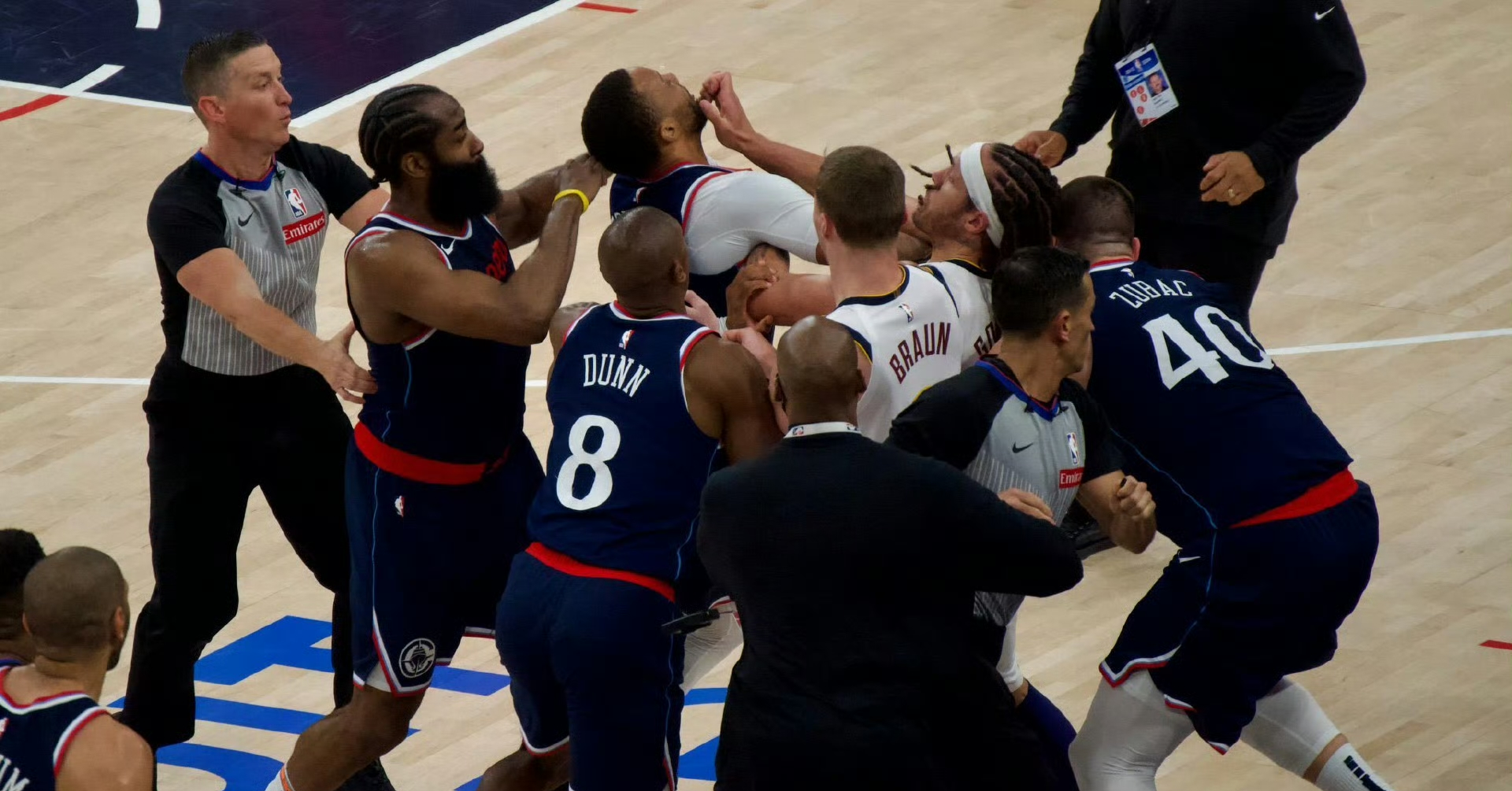 完美配合!球队队员默契配合打出精彩进攻的简单介绍 完美配合!球队队员默契配合打出精彩进攻的简单介绍