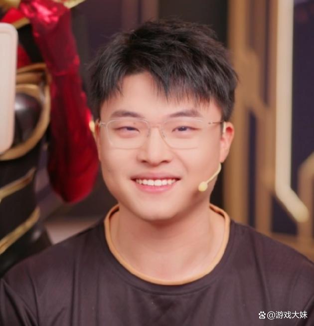 C9横扫BLG,Uzi开启传奇时刻宿敌对决全球总决赛,技惊四座的简单介绍 C9横扫BLG,Uzi开启传奇时刻宿敌对决全球总决赛,技惊四座的简单介绍