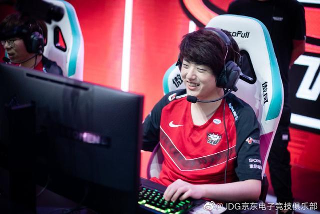 关于BRO血洗FLY,Kanavi线上压制力十足宿敌对决淘汰赛,技惊四座的信息 关于BRO血洗FLY,Kanavi线上压制力十足宿敌对决淘汰赛,技惊四座的信息