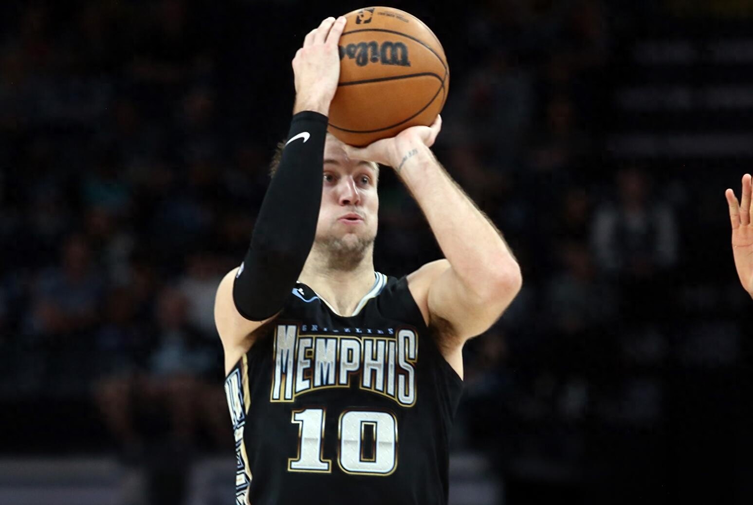 猛龙战胜灰熊,伦纳德轰下30分 猛龙战胜灰熊,伦纳德轰下30分