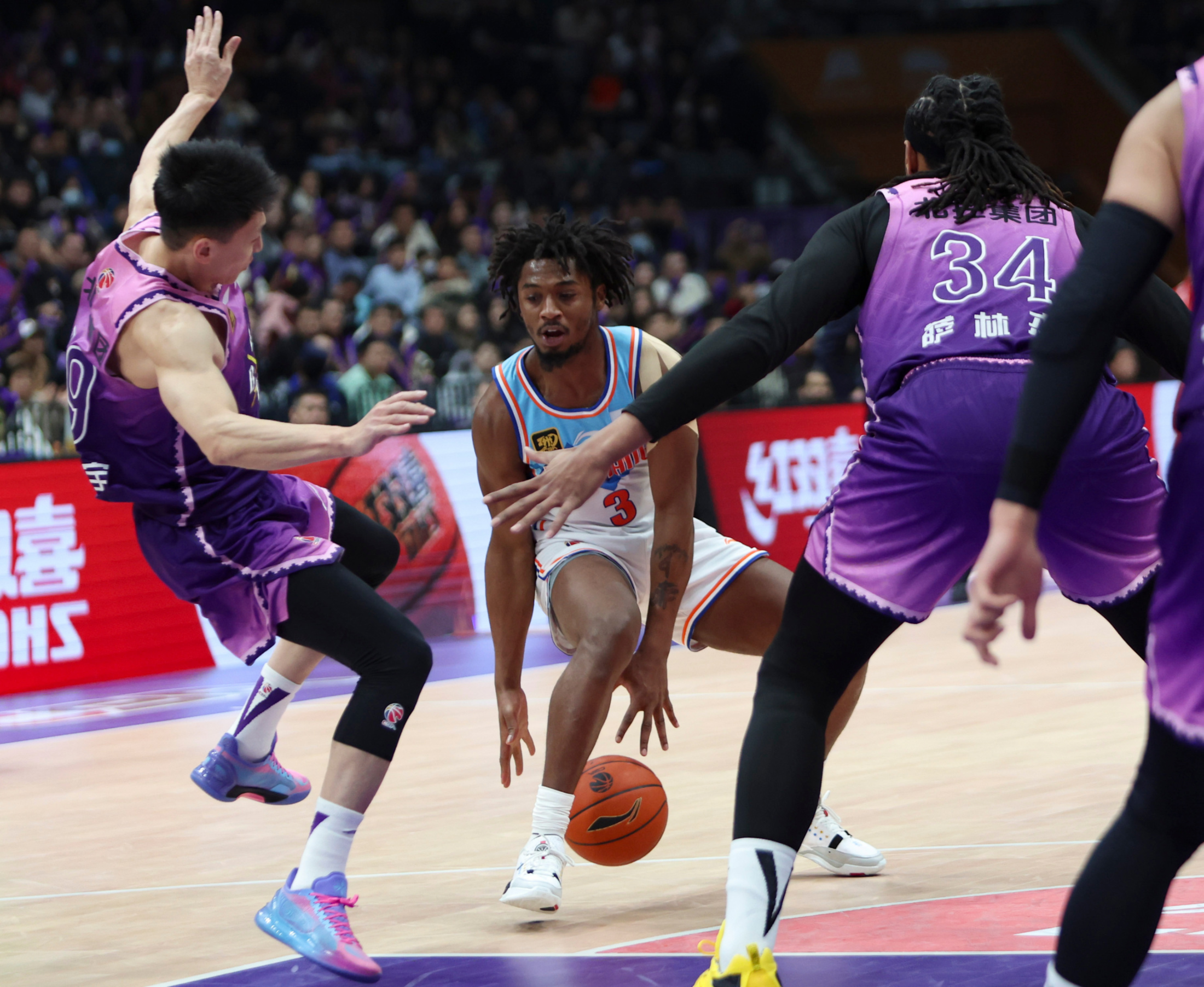 AG视讯官方网站-关于广东宏远遭遇挑战：与新疆队争夺顶级位置的信息