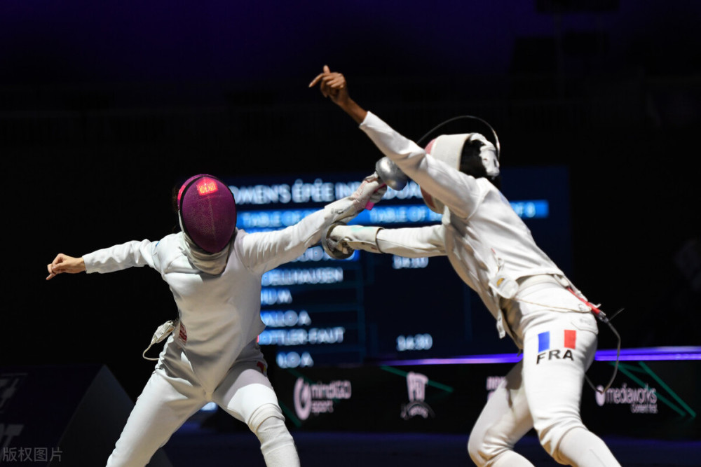白俄罗斯击剑队震撼登顶,赢得掌声 白俄罗斯击剑队震撼登顶,赢得掌声