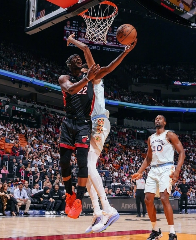 AG百家乐-包含热火B队血洗湖人B队，特雷杨高光表现的词条